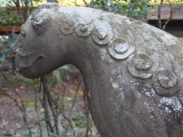 韮崎市・柳原神社の犬っぽい狛犬