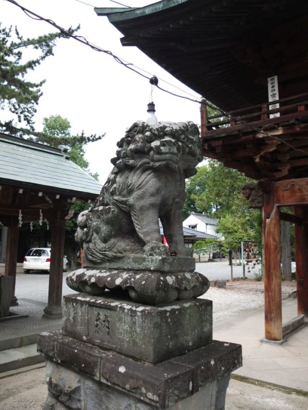 甲府市・住吉神社のギョロ目狛犬