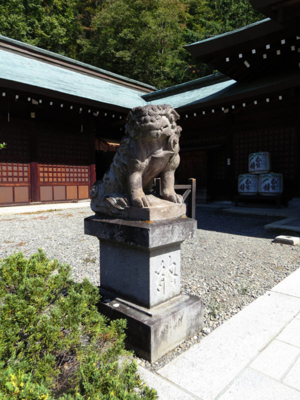 甲府・護国神社の江戸流狛犬