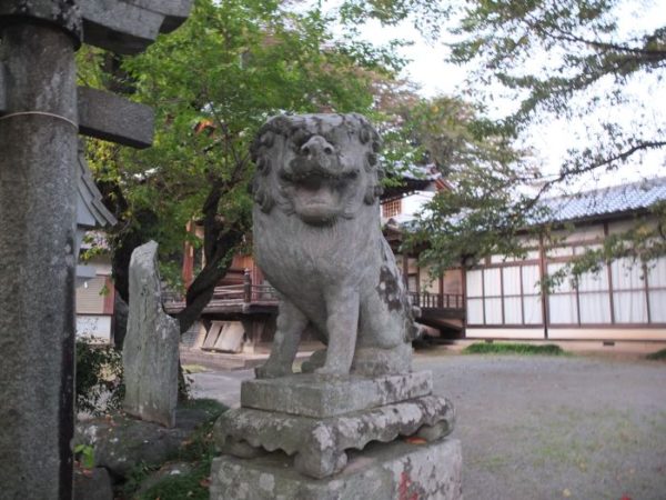 山梨市・黒戸奈神社の甲斐狛犬