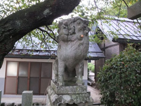 山梨市・黒戸奈神社の甲斐狛犬