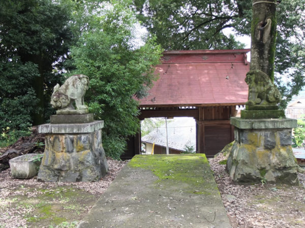 市川三郷町（旧三珠町）熊野神社のはじめ狛犬