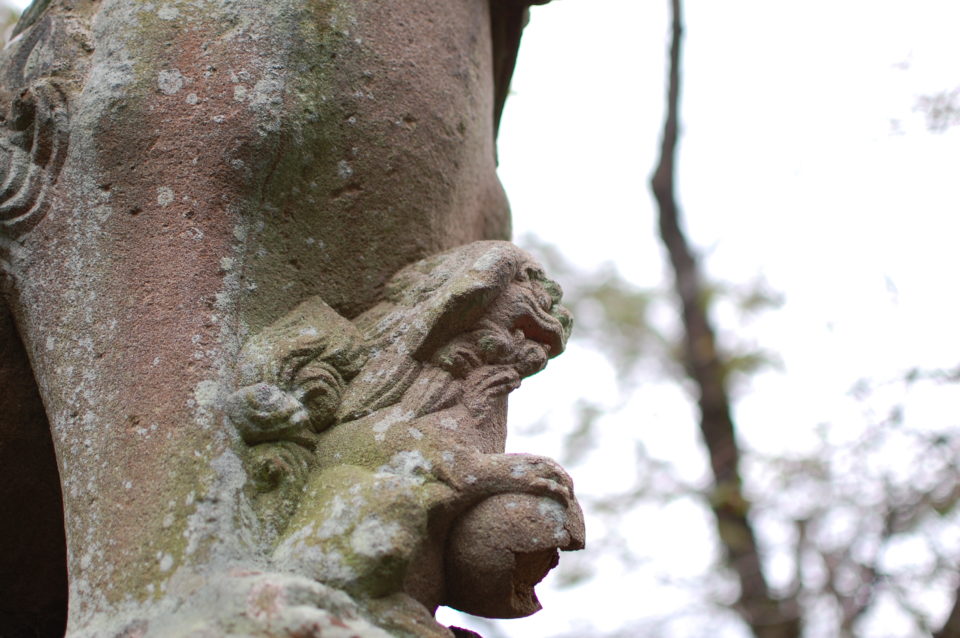 山梨県南アルプス市寺部 神部神社の出雲型狛犬