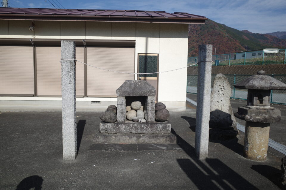 丸石現地調査@山梨県甲州市塩山上粟生野