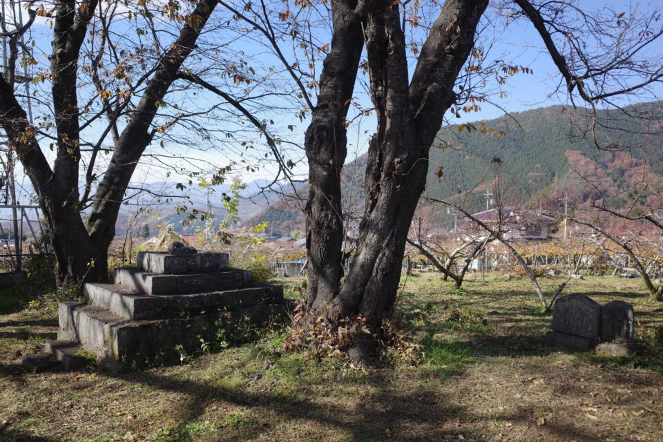 丸石現地調査@山梨県甲州市塩山上粟生野
