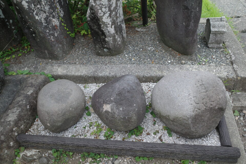 下諏訪の力石