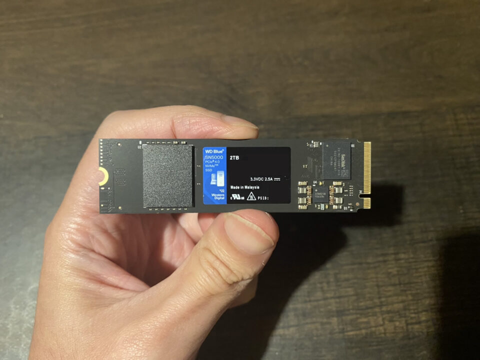 M.2 SSDの換装(Western Digital SN5000 NVMe WDS200T4B0E-EC)